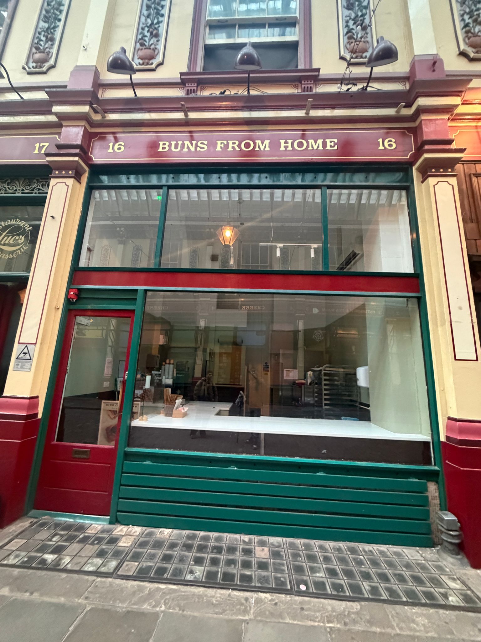 Entrance glass cleaning